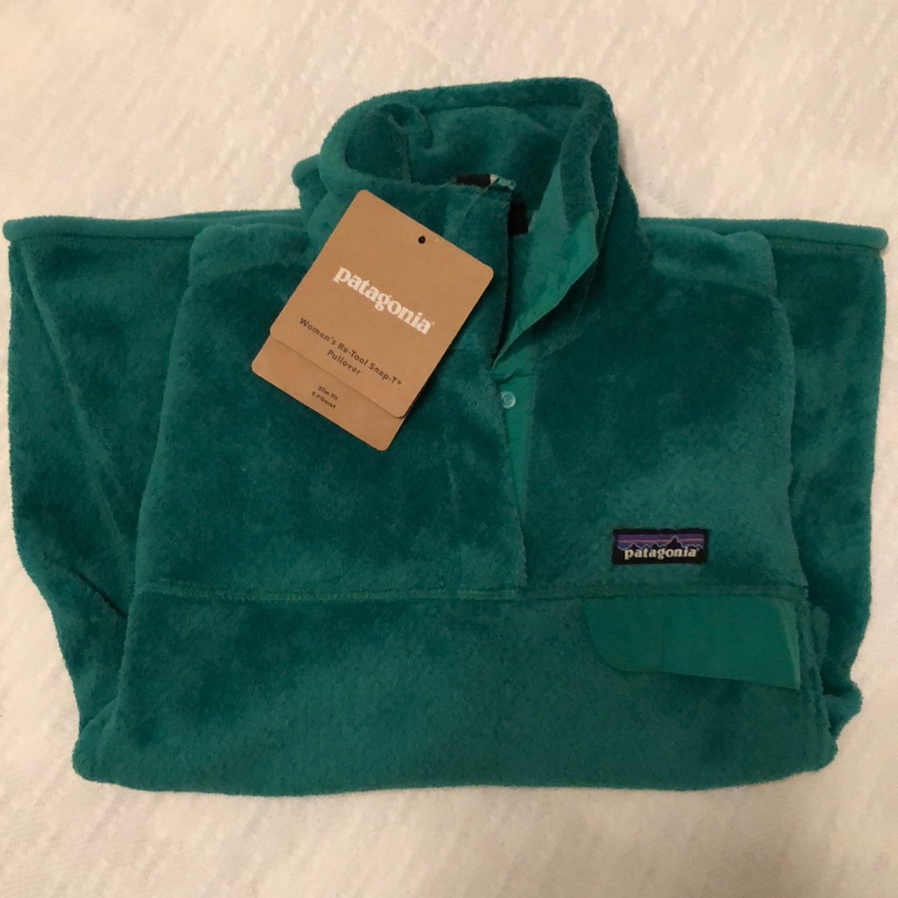 NWT small Patagonia emerald green pullover